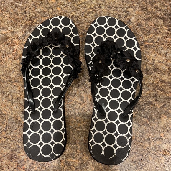 Summer Fun Flip Flops Black snd White with flowers - Picture 3 of 8